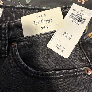 New with tags Abercrombie low rise baggy jeans size 26 SHORT